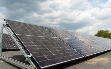 Допомога від Франції: Дніпропетровщина отримала сонячні панелі для прифронтових медзакладів