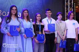 У Дніпрі відзначили 51 випускника, які отримали 200 балів за НМТ