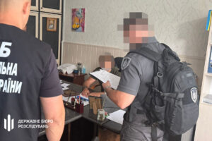 Експосадовець дніпровської лікарні затриманий за хабар