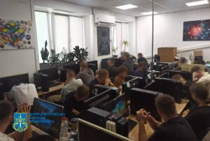 На Дніпропетровщині викрили 31 шахрайський кол-центр