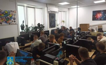 На Дніпропетровщині викрили 31 шахрайський кол-центр